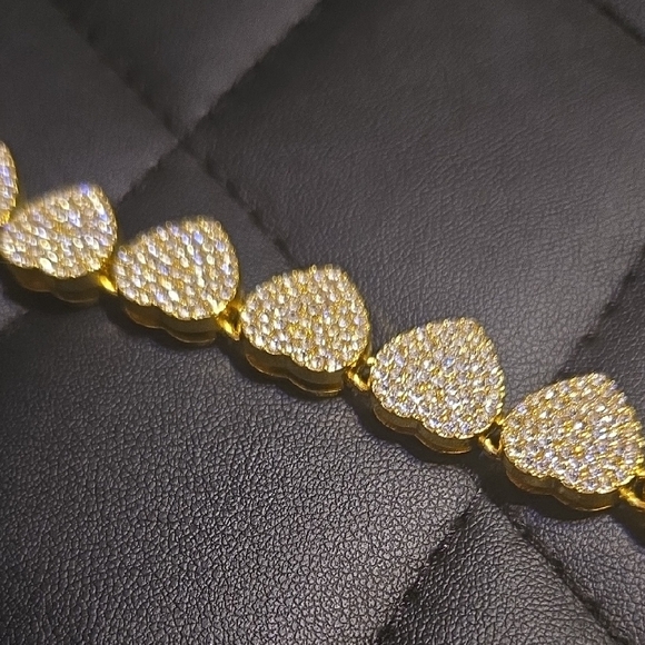 Gold Heart-Shaped Bracelet - Picture 1 of 2